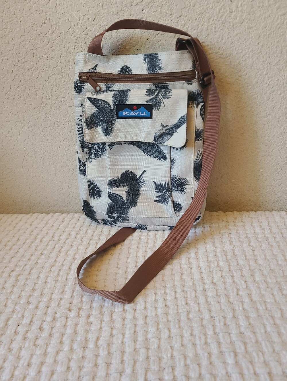 Kavu White Bag with Black Palm Print and Brown Strap Crossbody
